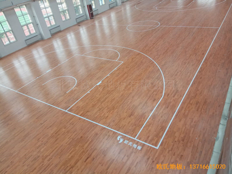 濟南中區十三中學籃球館體育地板安裝案例3