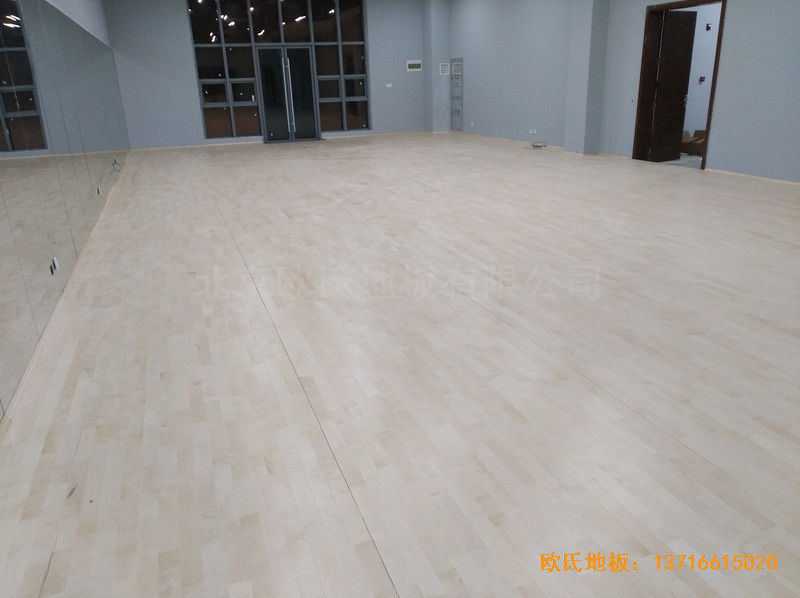 湖北獵豹汽車產(chǎn)業(yè)園運(yùn)動(dòng)館體育木地板鋪設(shè)案例4