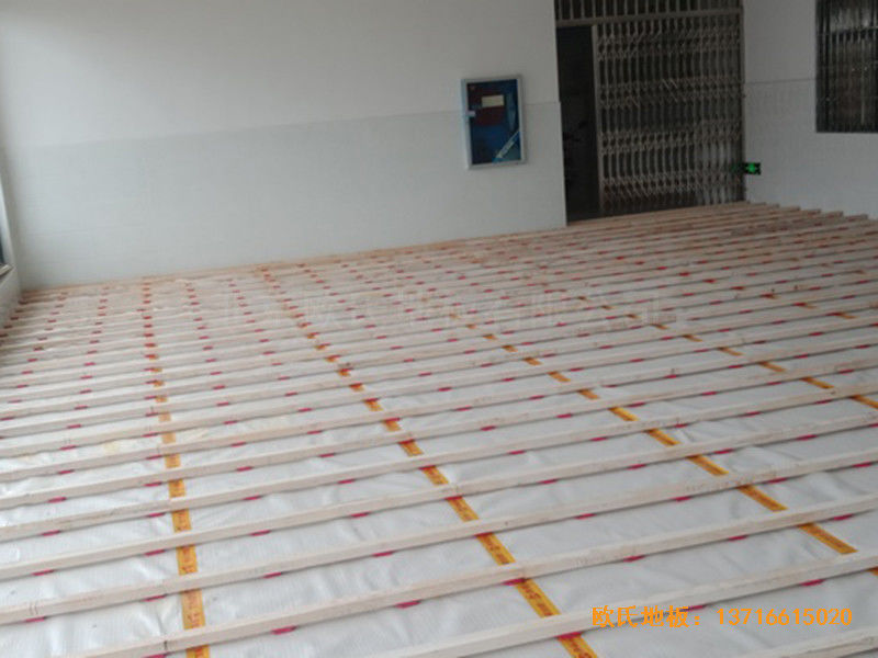 湖南衡陽鐵一中運(yùn)動(dòng)館體育地板鋪設(shè)案例0