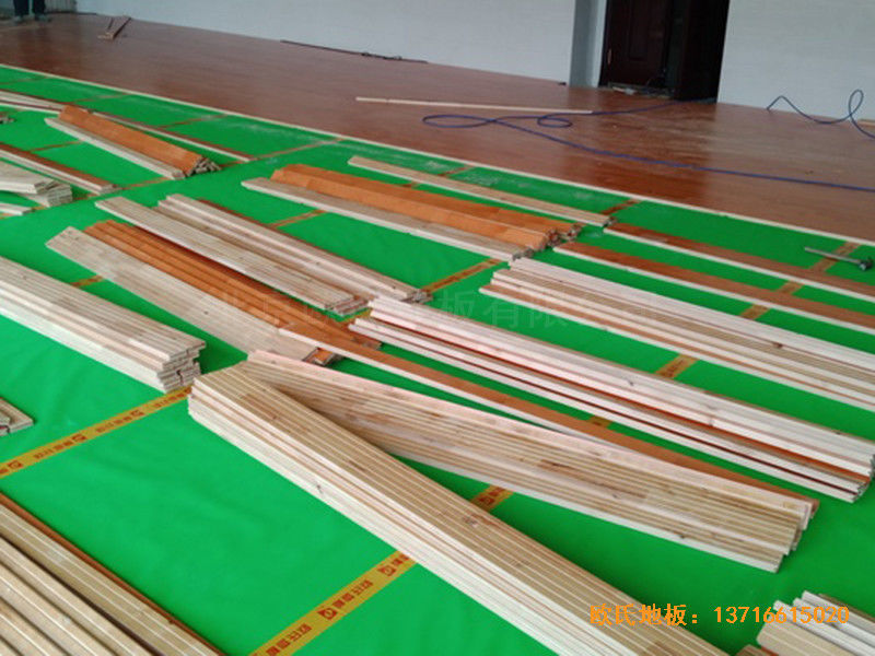 湖南衡陽鐵一中運(yùn)動(dòng)館體育地板鋪設(shè)案例2