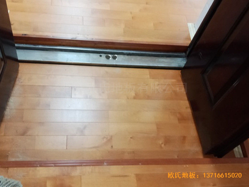 湖南衡陽鐵一中運(yùn)動(dòng)館體育地板鋪設(shè)案例3