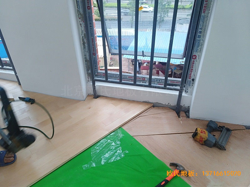 重慶重光小學(xué)籃球館運(yùn)動(dòng)地板施工案例3