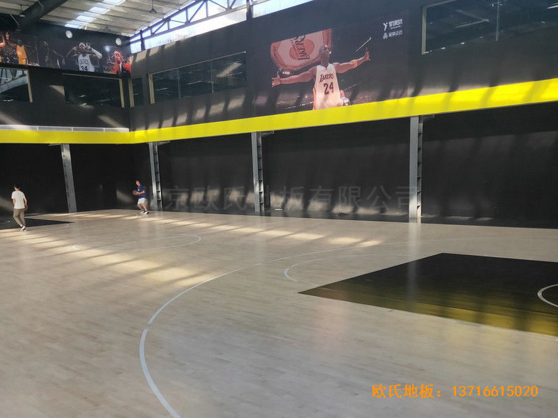 南陽(yáng)體育籃球俱樂(lè)部運(yùn)動(dòng)地板鋪設(shè)案例3