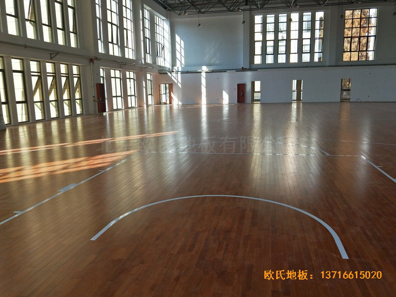 安徽上派學(xué)區(qū)中心學(xué)校籃球館運(yùn)動(dòng)木地板施工案例5