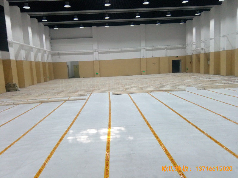 山東濟南歷下區燕山學?；@球館運動木地板施工案例2