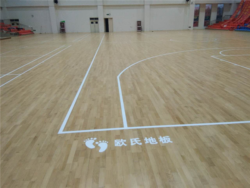 錯了!運動木地板并不是顏色越淺就越不耐臟