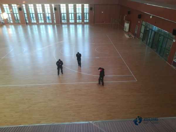 好用的運(yùn)動(dòng)籃球木地板價(jià)格低