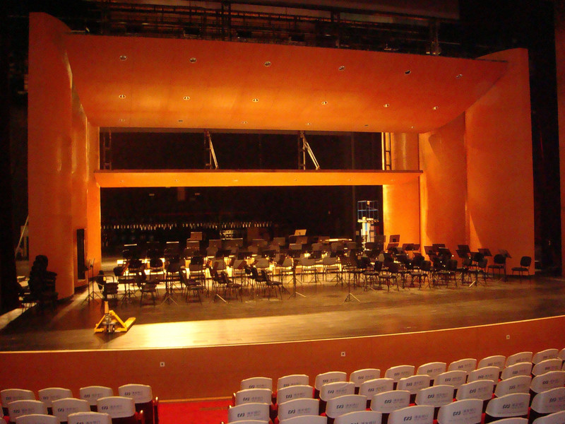 小學(xué)俄勒岡松舞臺體育木地板施工流程1