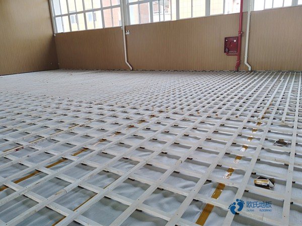 體育場(chǎng)館木地板安裝施工2