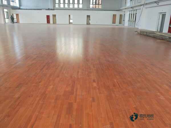 購買體育運(yùn)動地板行業(yè)品牌3
