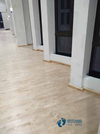 體育木地板籃球館安裝視1