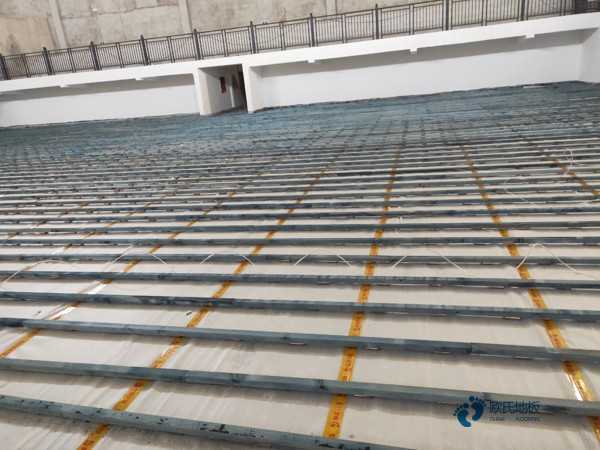 體育籃球館專用耐磨實(shí)木地板1