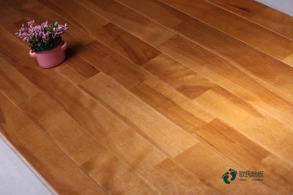 室內(nèi)運(yùn)動木地板翻新施工1