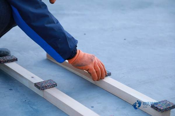 中學(xué)籃球場館地板施工工藝1