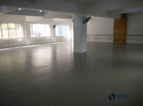 學校籃球場木地板多厚3