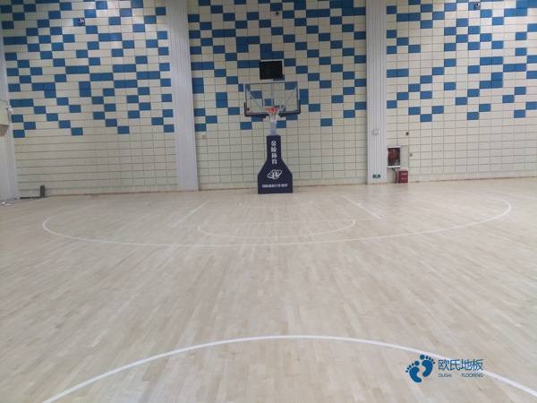 校園運(yùn)動(dòng)籃球木地板價(jià)格是多少