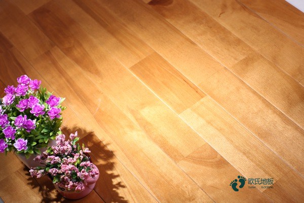 松木運(yùn)動(dòng)籃球木地板大概多少錢(qián)